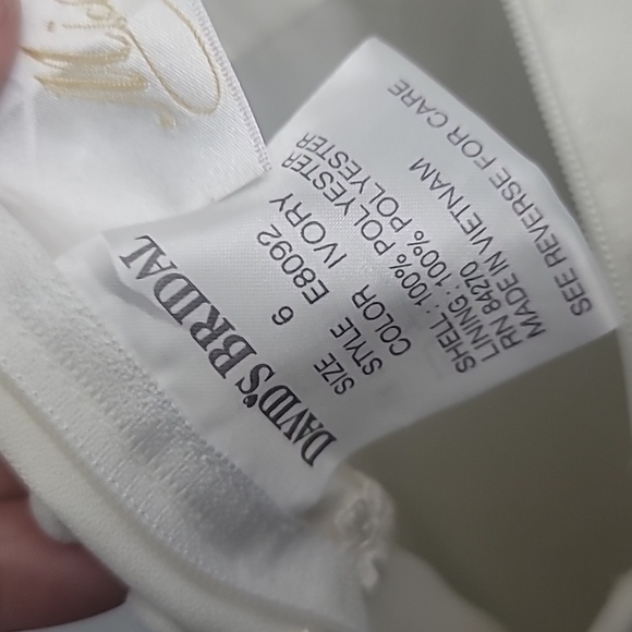 Elegant White Flower Girl/ Communion Dress with Flowing Sleeves Size 6 - Picture 9 of 12